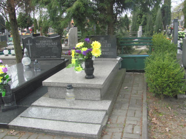 Grób LEOKADIA KONOPKA