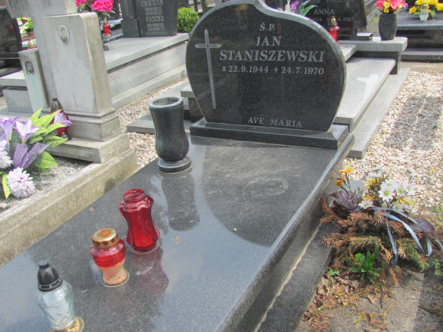 Grób ZOFIA STANISZEWSKA
